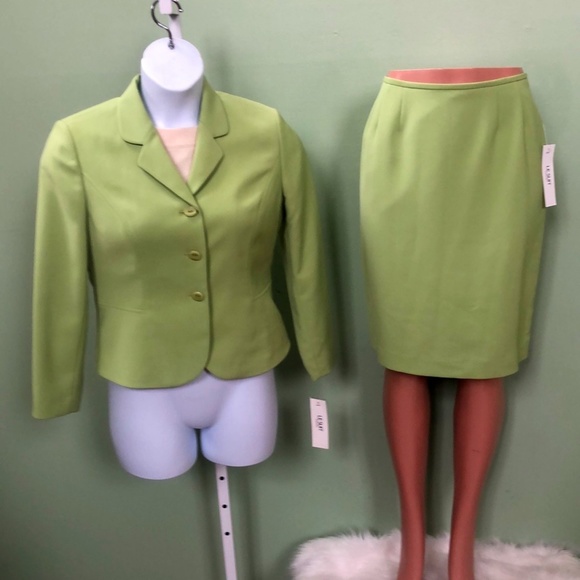 Le Suit Essentials Chartreuse Skirt Suit, Size 8P, 2pc.